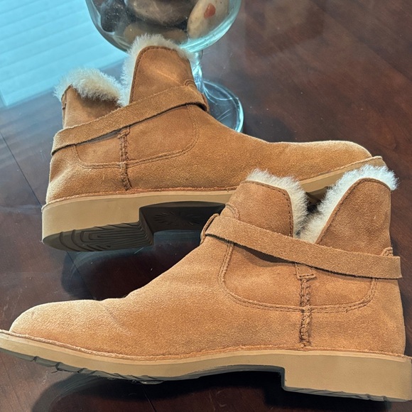 UGG Women's Tan Shearling Winter Ankle Boots - Picture 9 of 11